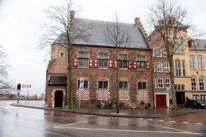 Voor het schilderen van monumentale panden gebruiken we authentieke kleuren net als bij het Refugiehuis in Den Bosch.